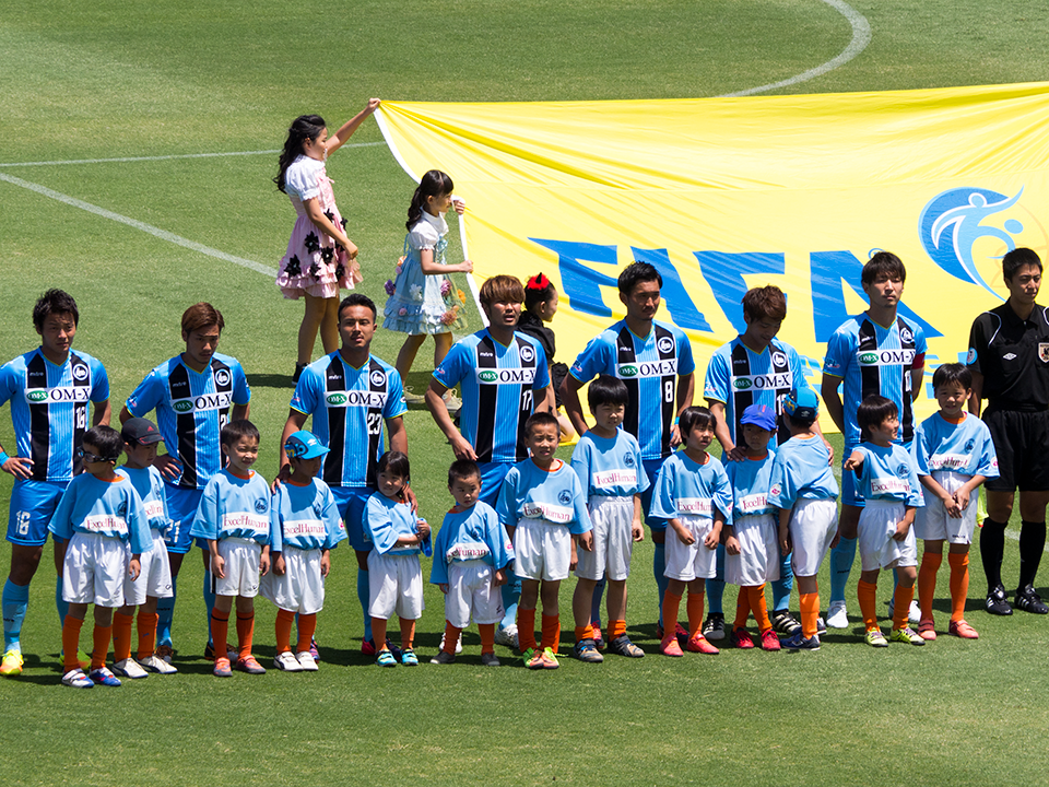 子供とお出かけ Fc大阪 Vs Honda Fc Jflの優勝争いをしているサッカー観戦を楽しみました マネフリ お金から自由になるためのサイト